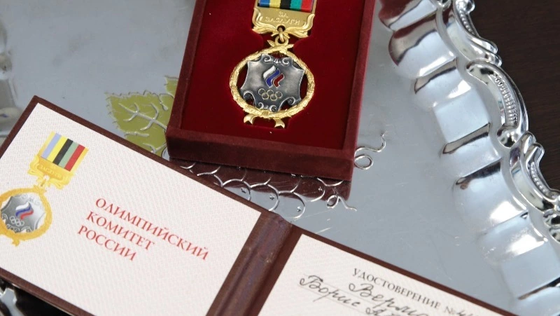 Троим сахалинским тренерам вручили почетные знаки от Олимпийского комитета России 