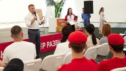 Развитие молодежного предпринимательства обсудили южносахалинцы на встрече с Сергеем Надсадиным