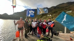 Спортсмены из России и Китая совершили заплыв вокруг острова Монерон