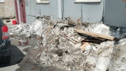 Свалка строительного мусора после ремонта крыши возмутила жителей Южно-Сахалинска