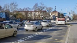 Водителям напомнили о правилах проезда по дорогам с выделенной полосой на Сахалине