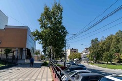 Власти Южно-Сахалинска изучат мнение горожан о расширении парковки на улице Есенина