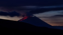 Фотографии с извержением вулкана Алаид опубликовали гиды на Курилах