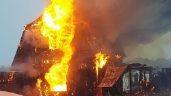 «Горел не дом, а баня»: опубликованы кадры с места пожара на острове Южный в Поронайске