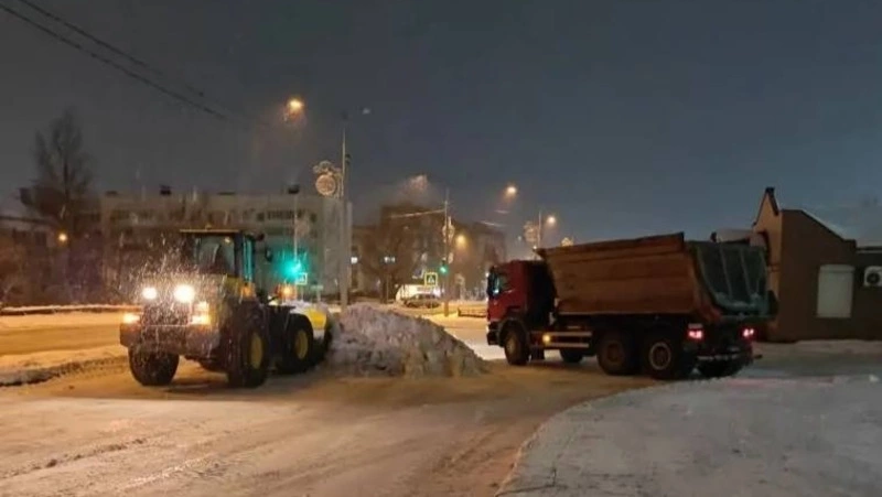 Почти 200 единиц уборочной техники выйдут на улицы Южно-Сахалинска ночью