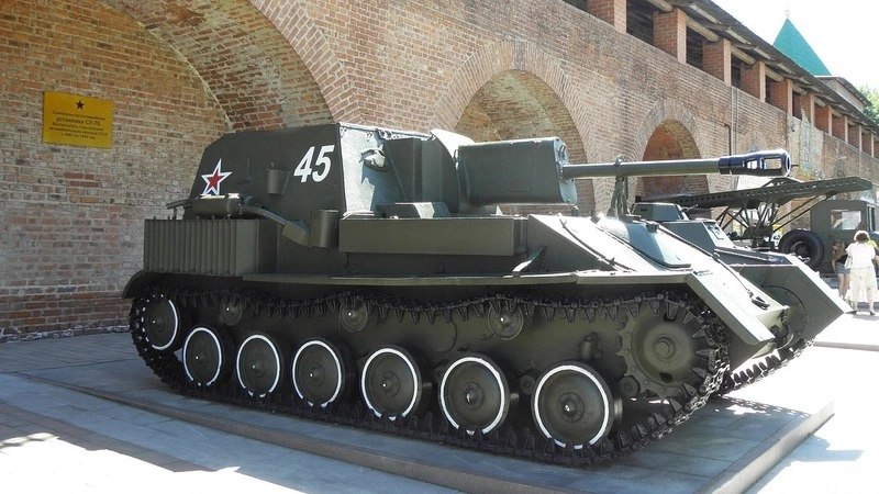 Таксисты в Южно-Сахалинске пересели на ледоколы и броневики