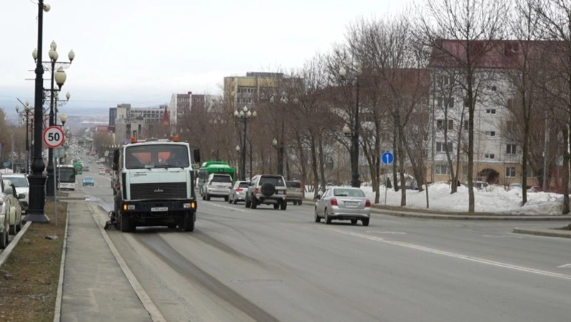 В Южно-Сахалинске начался сезон летнего содержания городских территорий