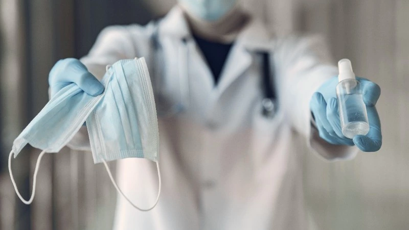 Врач рассказал о новом пике заболеваемости COVID-19 в России