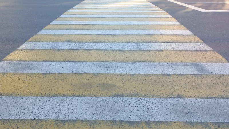 Водитель Daihatsu сбил женщину на пешеходном переходе в Южно-Сахалинске