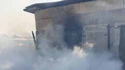 Веранда жилого дома загорелась в Поронайском районе 