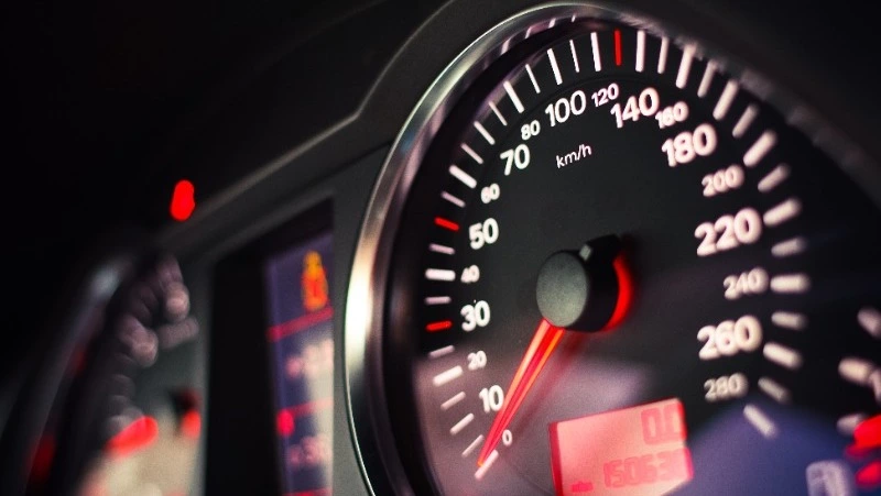 Сахалинский урбанист назвал идеальную скорость для автомобилистов Сахалина