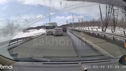  Водитель Honda едва не устроил серьезное ДТП с грузовиком под Поронайском