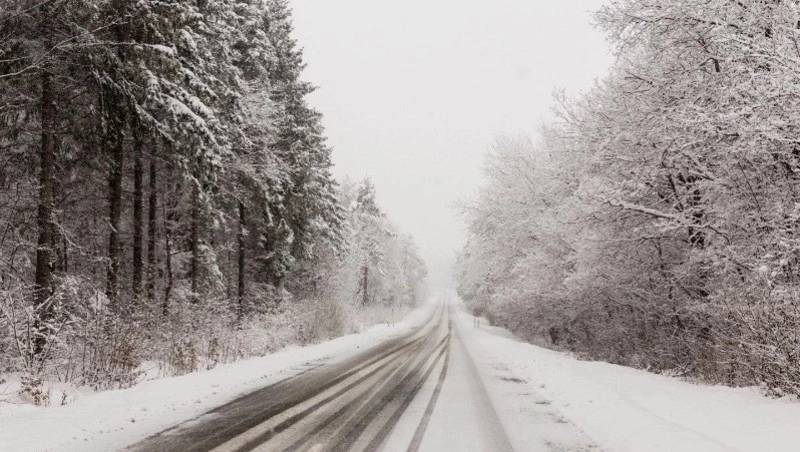 Рейсы трех автобусных маршрутов отменили на западе Сахалина из-за непогоды