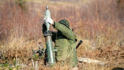 Мобилизованные освоили стрельбу из противотанковых гранатометов РПГ-7В на Сахалине