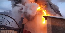Более 10 пожарных боролись с огнем в одном из СНТ Южно-Сахалинска