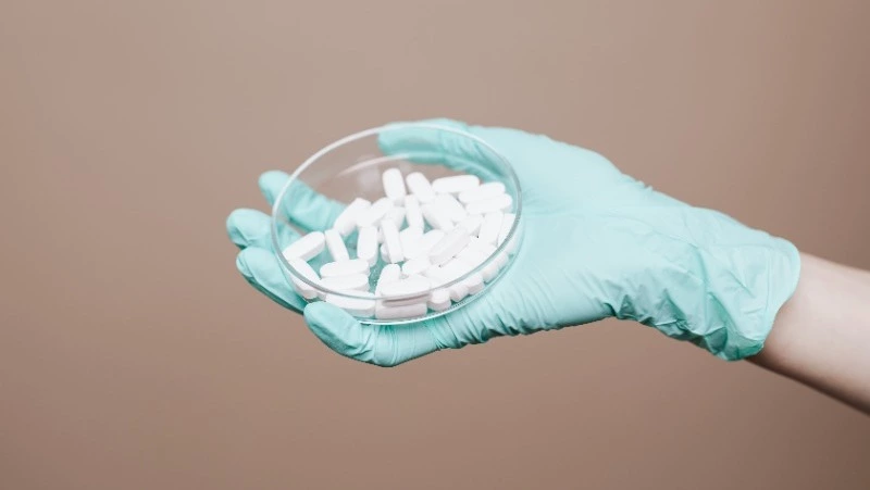 Мантуров: Россия выпустит свои лекарства при отказе зарубежных стран от поставок