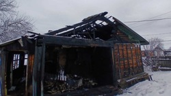 Пожарные более четырех часов тушили расселенный дом в Буюклах 