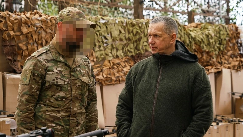 Юрий Трутнев в ДНР передал партию снаряжения и оборудования бойцам СВО