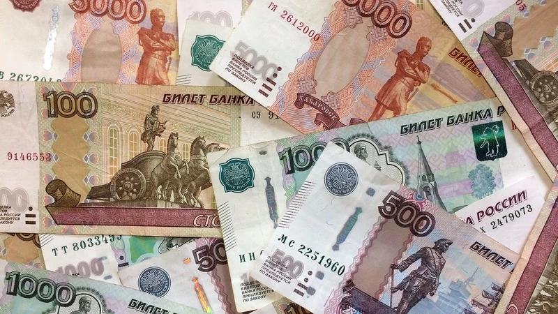 Приставы помогут  сахалинцам встретить Новый год без долгов