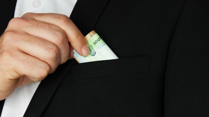 Бывший руководитель Долинского ОМВД за взятку отменил проверки в рыбной компании