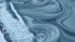 Живопись зимнего Охотского моря показали с высоты птичьего полета