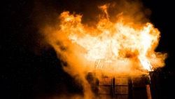 Огонь испепелил частный дом в Углегорском районе