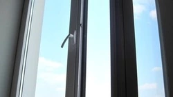 Участились случаи выпадения детей из окон