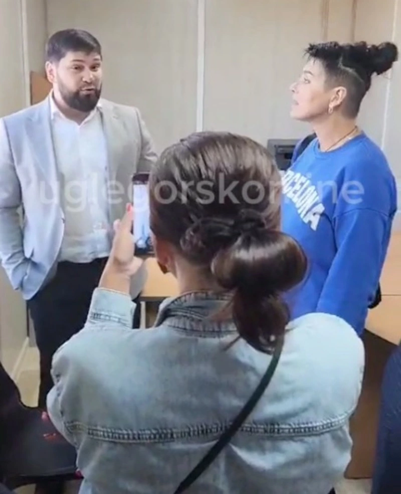 Поступок женщины с баллончиком в Шахтерске осудили представители оппозиционных партий