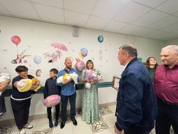 Миллион рублей за новорожденную тройню получила семья на Сахалине