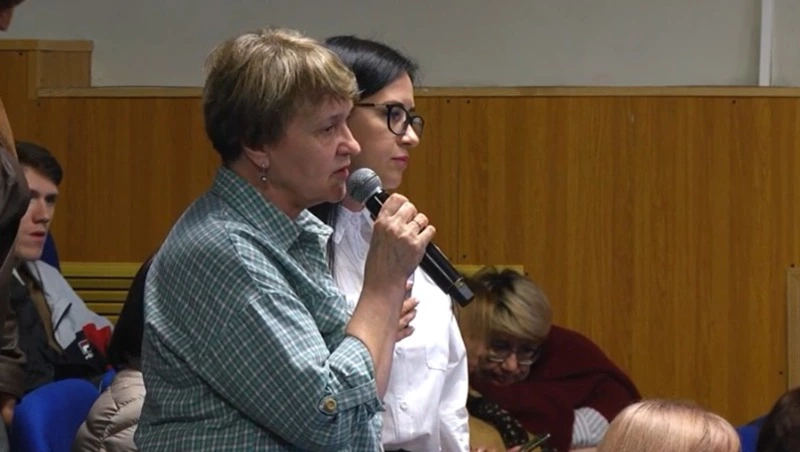 «Лечат по интернету»: жительница Поронайска пожаловалась губернатору на приезжих врачей