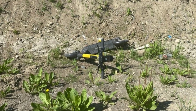 «Зашивали лицо»: ребенок попал с самоката на операцию из-за разбитого тротуара в Дальнем