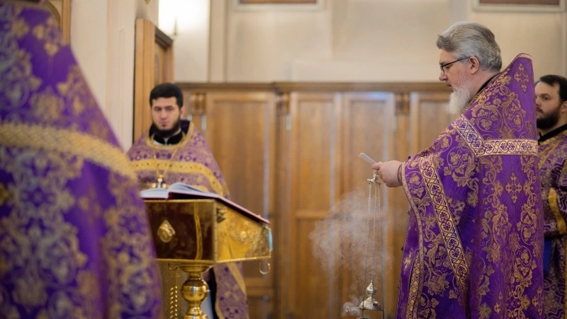 Богослужения об упокоении душ погибших в «Крокус Сити Холле» прошли на Сахалине