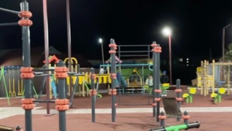 Новую спортплощадку установили в центре Северо-Курильска в рамках проекта ФКГС