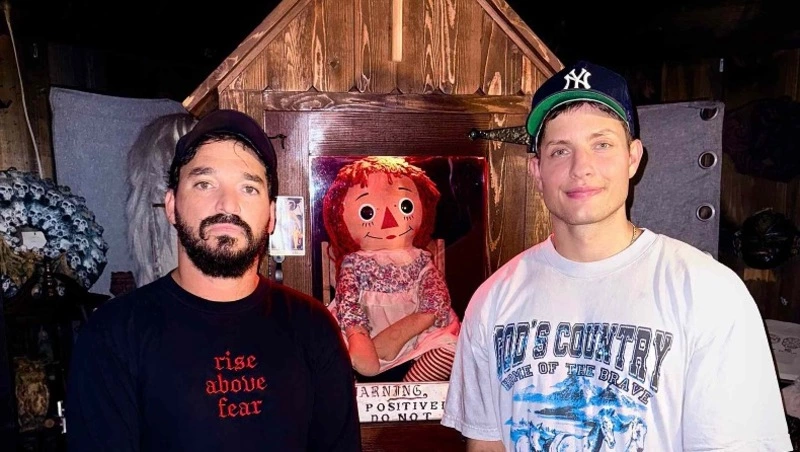 Американский комик Райф купил проклятую куклу Аннабель после смерти прошлого владельца