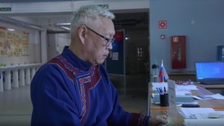 «Выборы — это праздник»: сахалинский нивх пришел на голосование в национальном костюме
