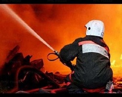 Расселенный дом вспыхнул в Охе 21 мая