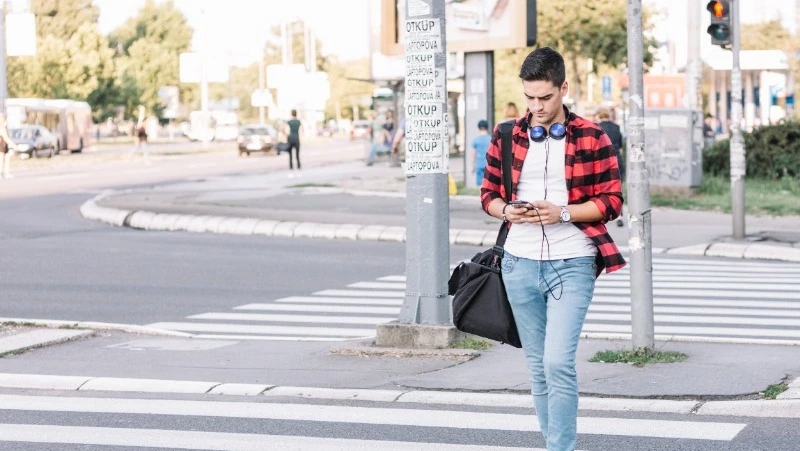 Пешеходам назвали главные ошибки при движении по дорогам Сахалина