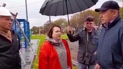 Губернатор Валерий Лимаренко посетил будущую детскую площадку в селе Рейдово