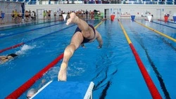 Сахалинские чиновники поборолись за звания лучших на спартакиаде по плаванию