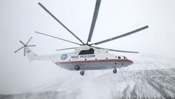 К спасению рыбаков со льдины в Корсаковском районе привлекли вертолет