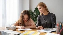 Родители старшеклассников Южно-Сахалинска тратят на репетиторов почти 6 тысяч рублей в неделю