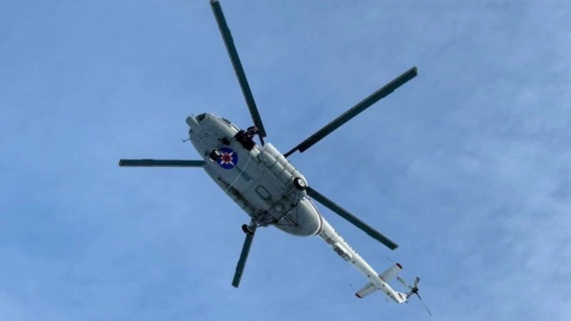 Спасатели МЧС России отработали ночные и дневные спуски с вертолета Ми-8