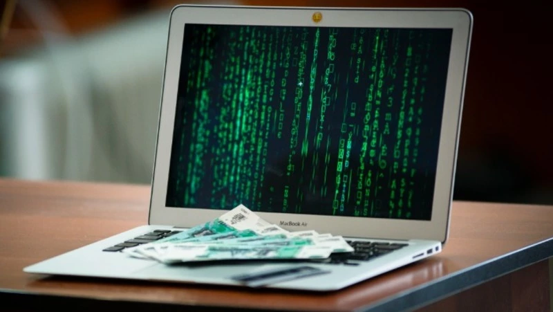 Пенсионер из Костромы перевел 245 тысяч рублей фейковой Дженнифер Энистон