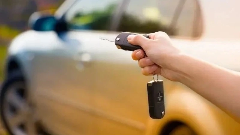 В Углегорском районе 16-летний подросток угнал автомобиль с помощью отвертки