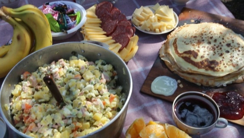 Женщины с Сахалина приготовили оливье и блины для бойцов в зоне СВО