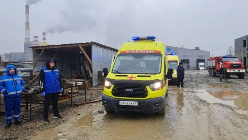 Четверых пострадавших доставили в больницу после обрушения строящегося здания в Южно-Сахалинске