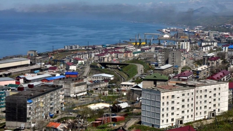 Прокуратура обязала УК привести в порядок многоэтажки в Холмске