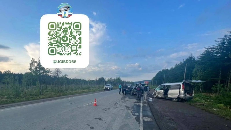 Водитель иномарки погиб в ДТП с минивэном на Сахалине
