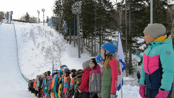 На Сахалине «летающие» лыжники оспаривают награды спортобщества
