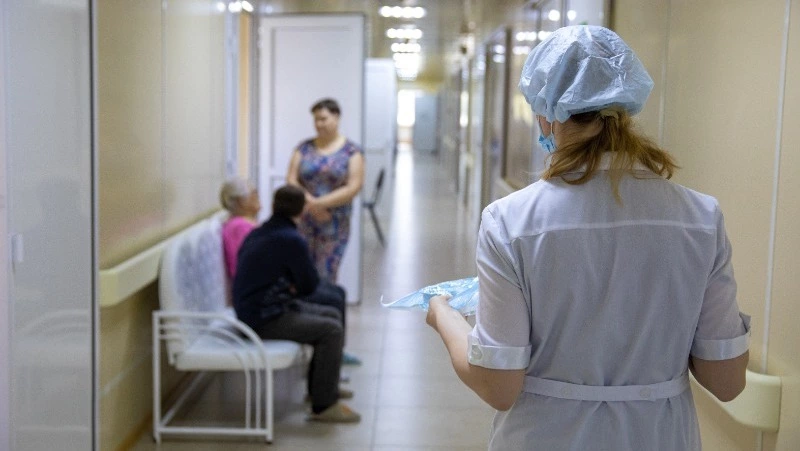 Сахалинцы сообщили, что не могут записаться к терапевту две недели